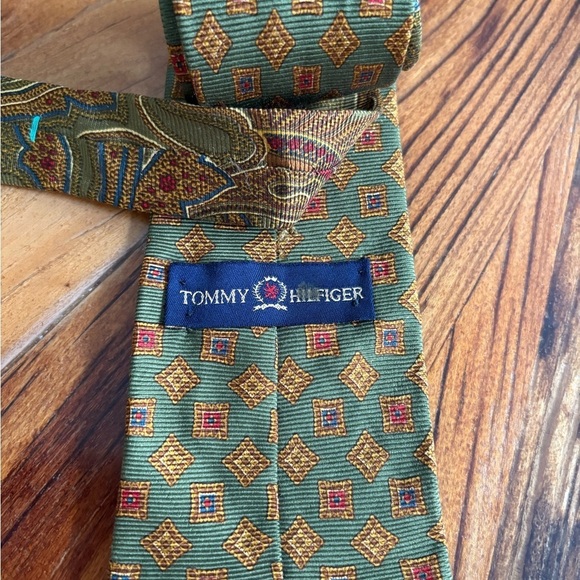 Vintage Tommy Hilfiger Elegant Green Patterned Silk Men's Tie - Picture 2 of 7
